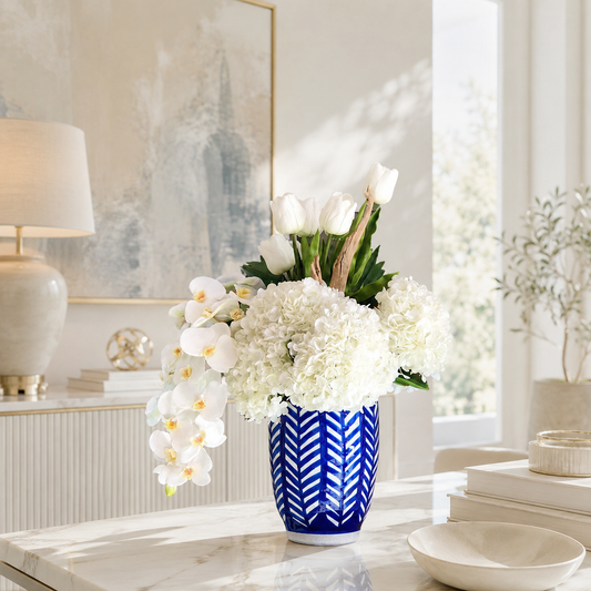 Gemischtes Arrangement in geriffelter Vase Inca für stilvolle Innenräume | Lichtvella